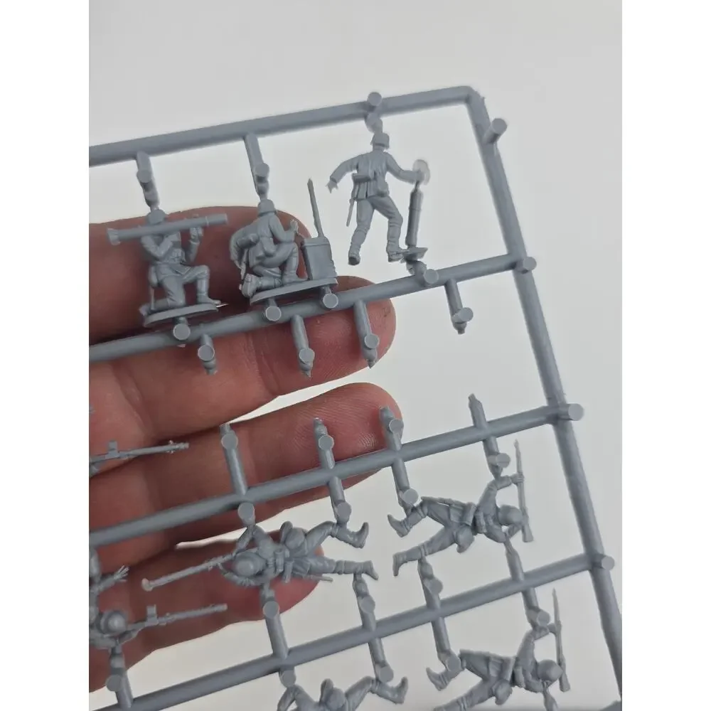 Revell German Armored Infantry 1:72 Plastic Military Men Figures 03155 - used